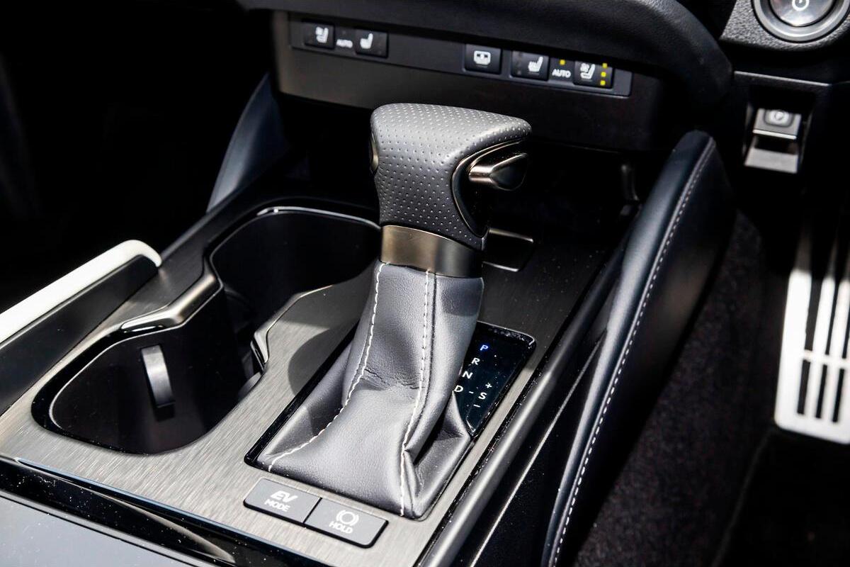 2024 Lexus ES ES300h F Sport Auto image 15