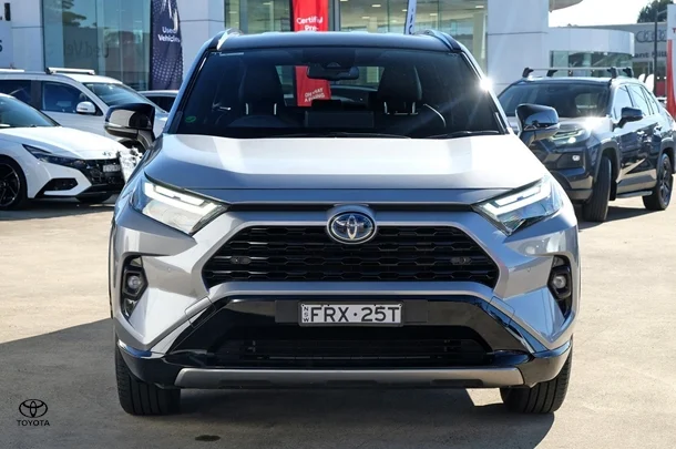 2024 Toyota RAV4 Hybrid XSE (AWD) image 3