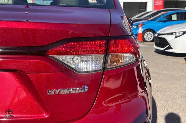 2023 Toyota Corolla Sedan Hybrid Ascent Sport image 6