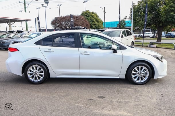 2021 Toyota Corolla Sedan SX image 3