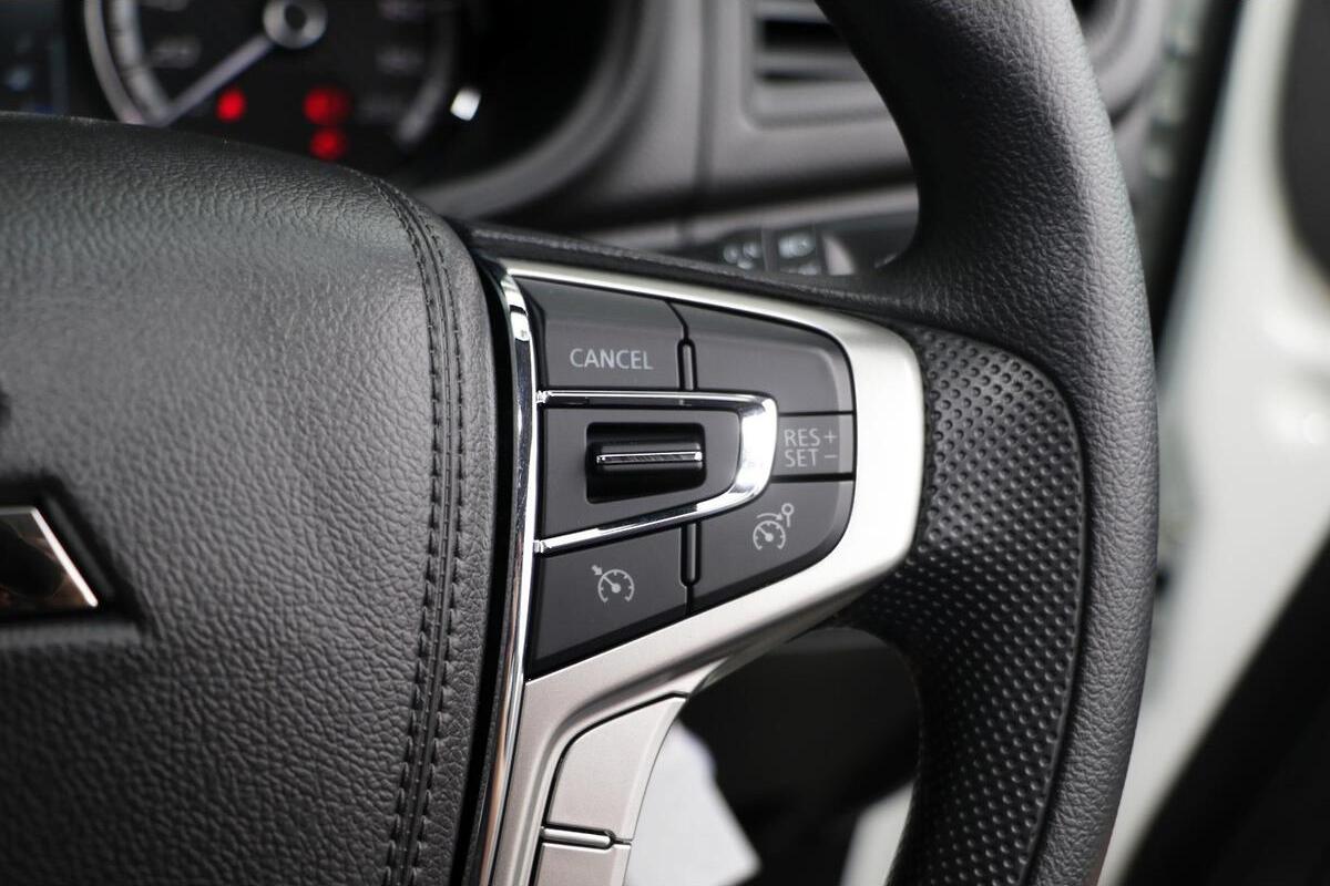 2024 Mitsubishi Triton GLX MR Manual 4x4 MY23 Double Cab image 11