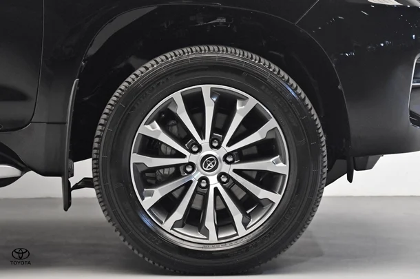 2023 Toyota Prado Kakadu image 26