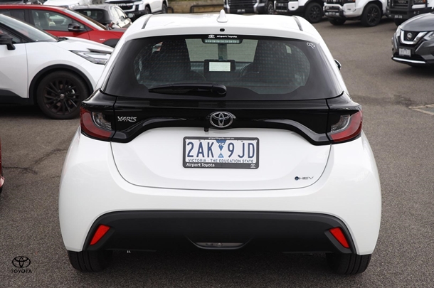 2024 Toyota Yaris HB Hybrid Ascent Sport image 12