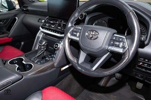 2022 Toyota Landcruiser Sahara ZX image 6