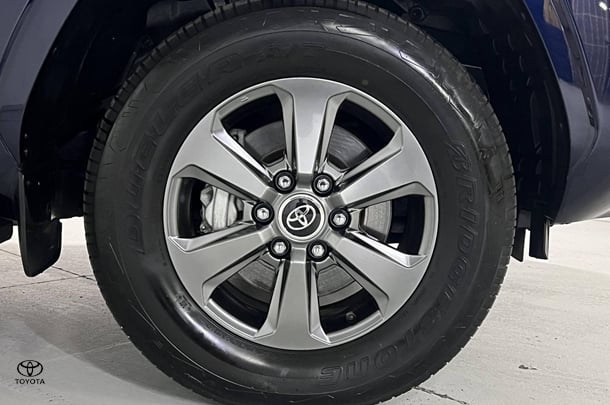 2022 Toyota Landcruiser VX image 5