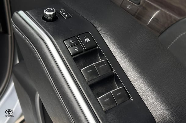 2022 Toyota Kluger Hybrid AWD GRANDE image 14