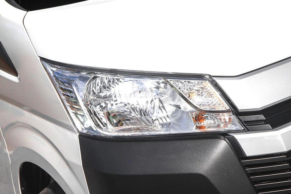 2024 Toyota Hiace LWB Auto image 17