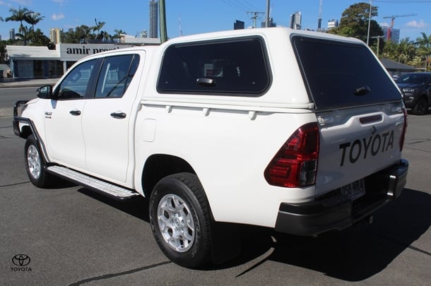 2021 Toyota Hilux 4x4 SR image 5