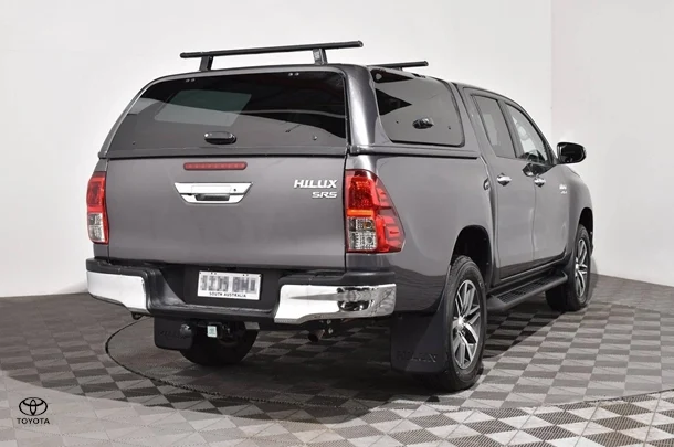 2019 Toyota Hilux 4x4 SR5 image 2
