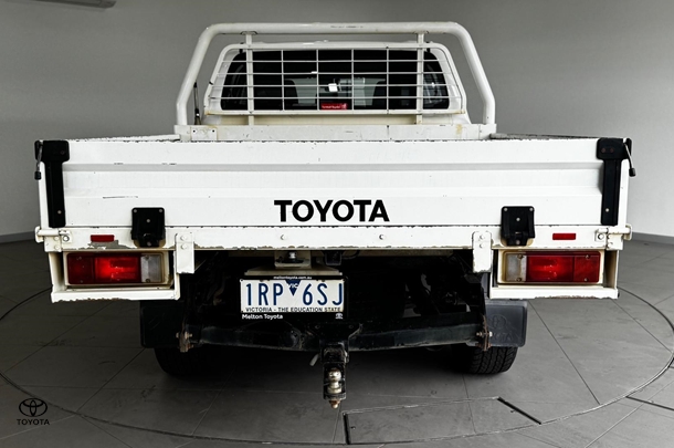 2020 Toyota Hilux SR image 12