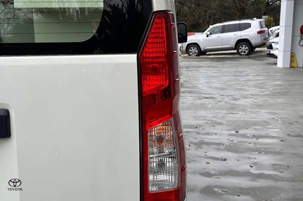 2021 Toyota HiAce LWB image 6