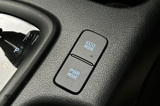 2020 Toyota Hilux SR image 23
