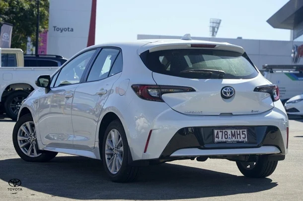 2024 Toyota Corolla Hatch Hybrid Ascent Sport image 3