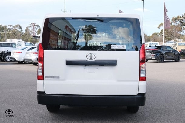 2022 Toyota Hiace LWB image 4