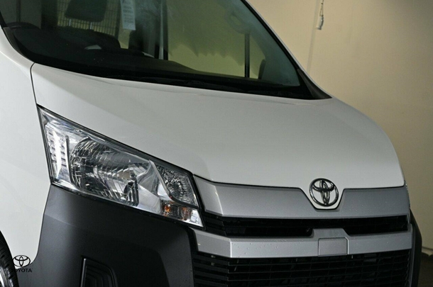 2019 Toyota Hiace LWB image 5
