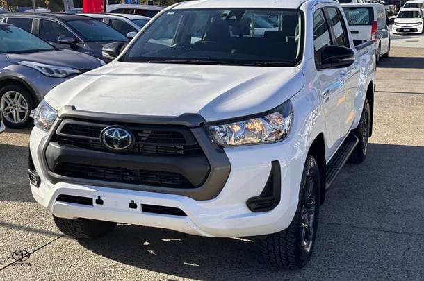 2022 Toyota HiLux 4x4 SR image 4