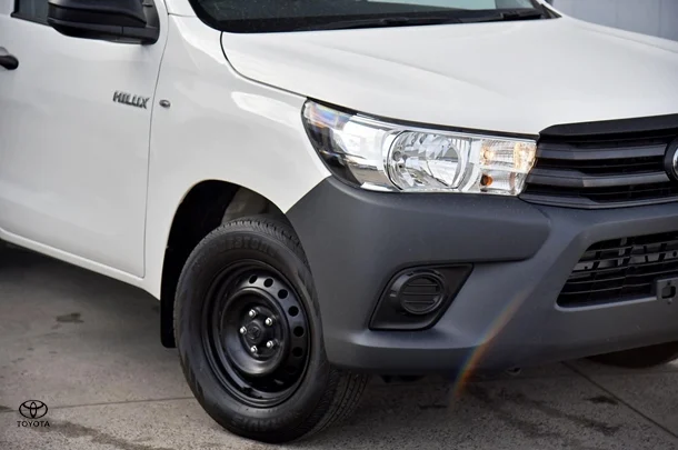 2023 Toyota Hilux 4x2 Workmate image 2