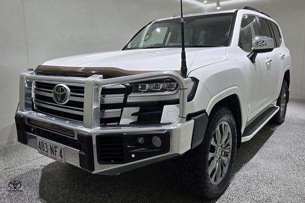 2022 Toyota Landcruiser Sahara ZX image 5
