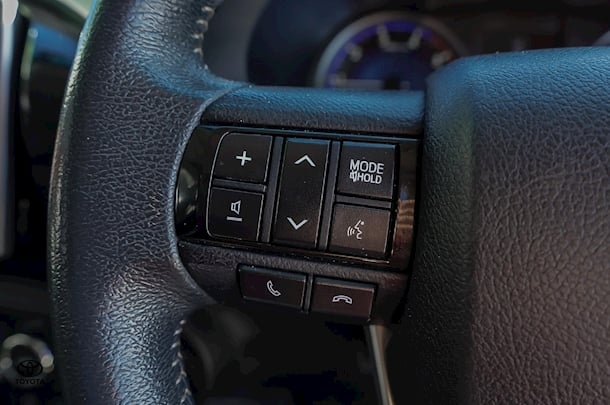2015 Toyota HILUX SR5 image 16