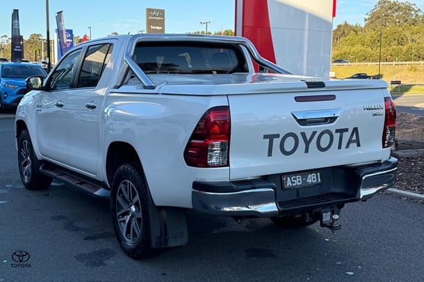 2018 Toyota Hilux SR5 image 5