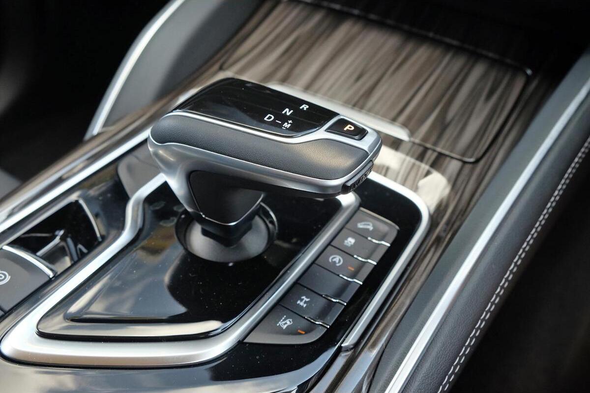 2024 LDV D90 Executive Auto 4x4 image 16