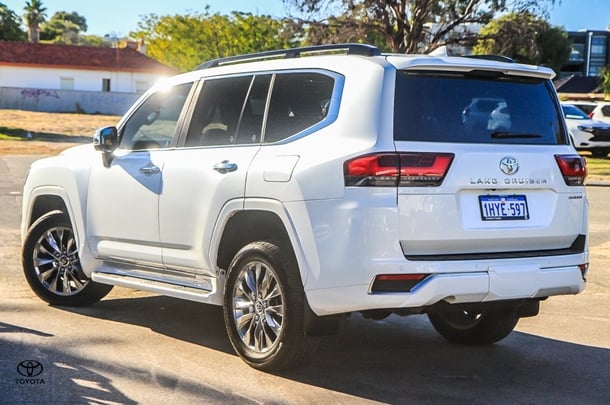 2022 Toyota Landcruiser Sahara ZX image 2