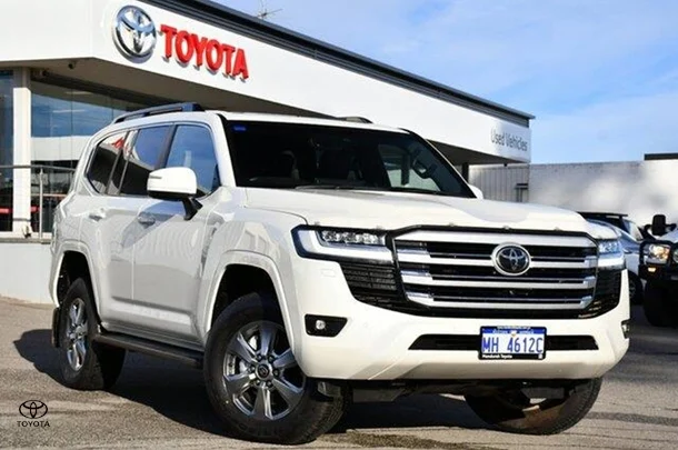 2022 Toyota Landcruiser VX image 1
