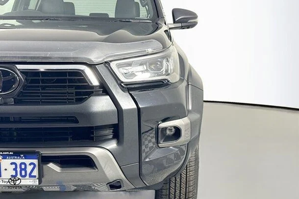 2023 Toyota Hilux Rogue image 3