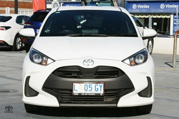 2023 Toyota Yaris Ascent Sport image 3