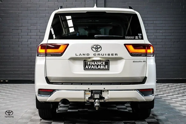 2023 Toyota Landcruiser Sahara ZX image 4