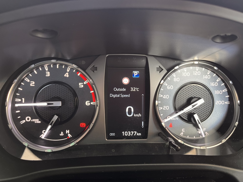 2024 Toyota Hilux SR5 image 17
