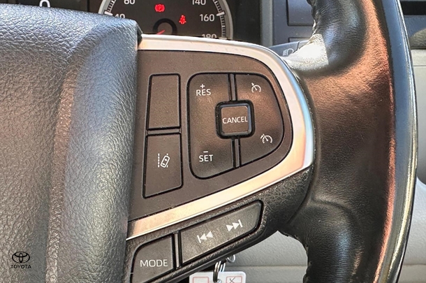 2021 Toyota HiAce LWB image 18