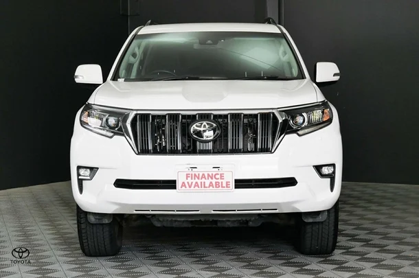 2023 Toyota Prado GXL image 2