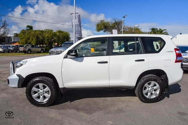 2017 Toyota Prado GX image 4