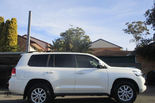 2019 Toyota Landcruiser VX image 8