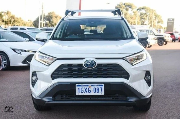 2019 Toyota RAV4 GXL image 4