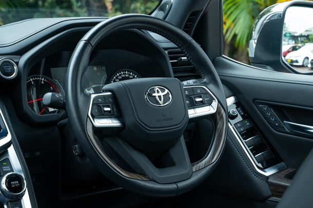 2023 TOYOTA Landcruiser Sahara image 10