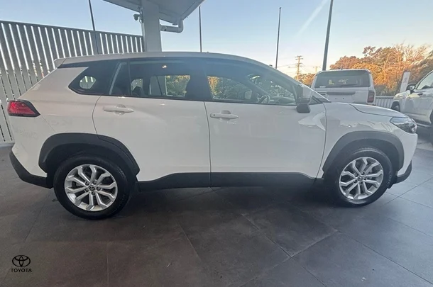2023 Toyota Corolla Cross Petrol GX image 4