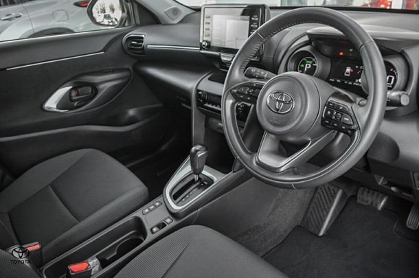 2023 Toyota Yaris Cross Hybrid GXL image 23