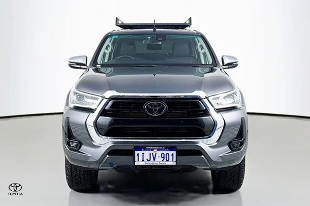 2021 Toyota Hilux SR5 image 2