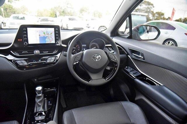 2021 Toyota C-HR Koba AWD image 18
