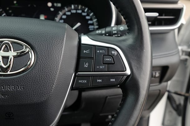 2021 Toyota KLUGER AWD GRANDE image 16