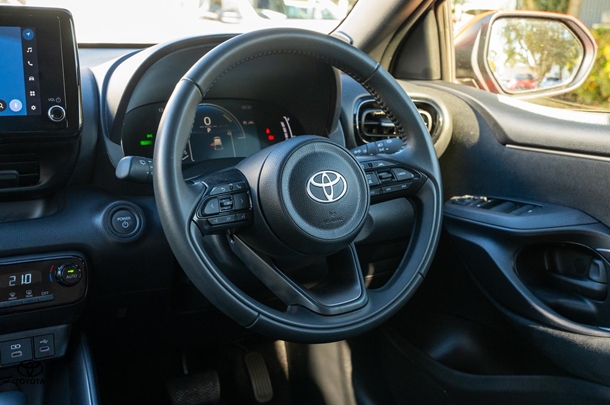 2024 TOYOTA Yaris Hybrid SX image 10