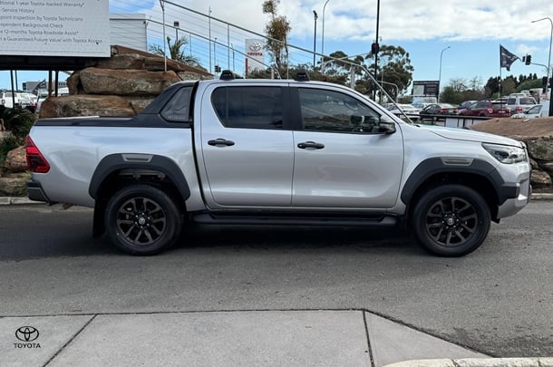2021 Toyota Hilux Rogue image 1