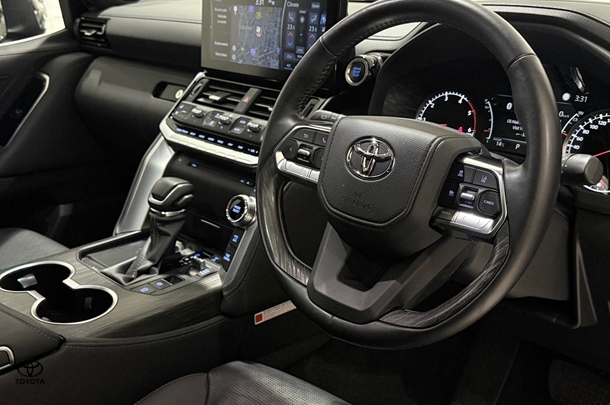 2024 Toyota Landcruiser Sahara ZX image 13