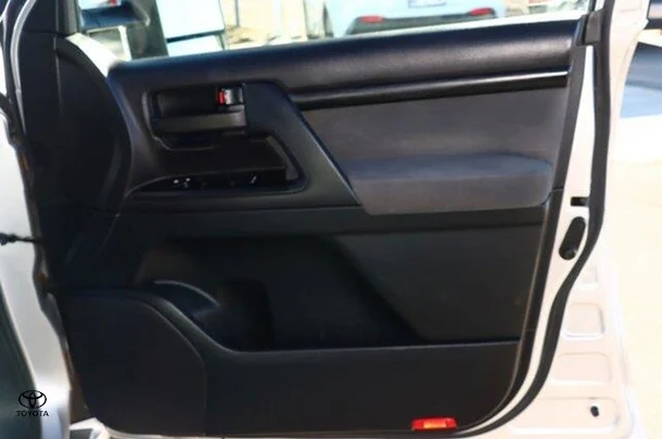 2021 Toyota Landcruiser GXL image 5