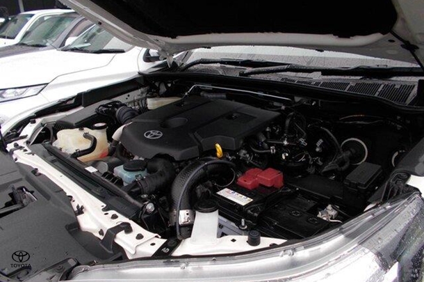 2023 Toyota HILUX 4x4 SR image 14