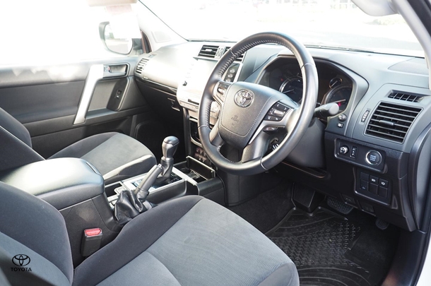 2023 Toyota Prado GXL image 11