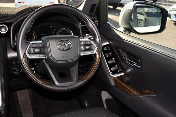 2022 Toyota Landcruiser VX image 7