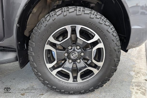 2022 Toyota Hilux SR5 image 10